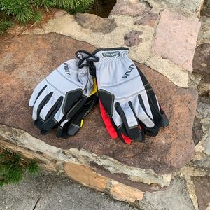 4 Pair of Firm Grip Utility Gloves